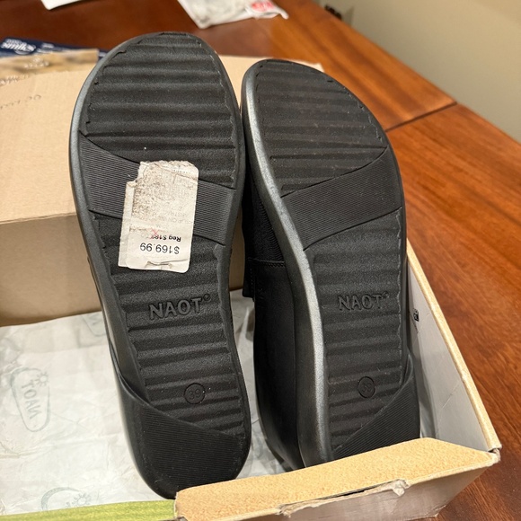 New Naot Black leather and stretch Abstract shoes EU 39 - Picture 4 of 6